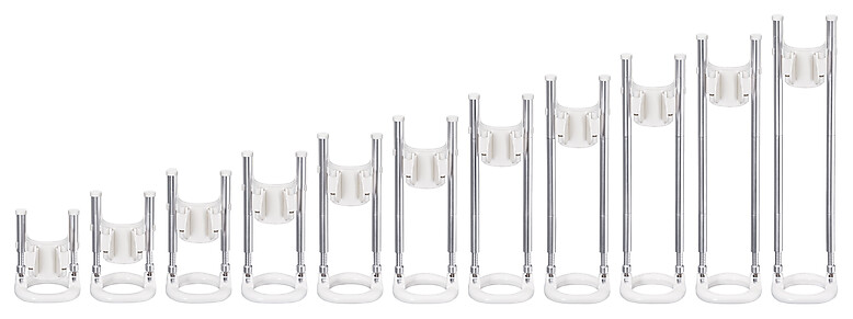 Arka tarafta, uzatma çubuksuz en küçük ana modelden yaklaşık 30 santimetereye kadar on bir adet genişletme kademesi